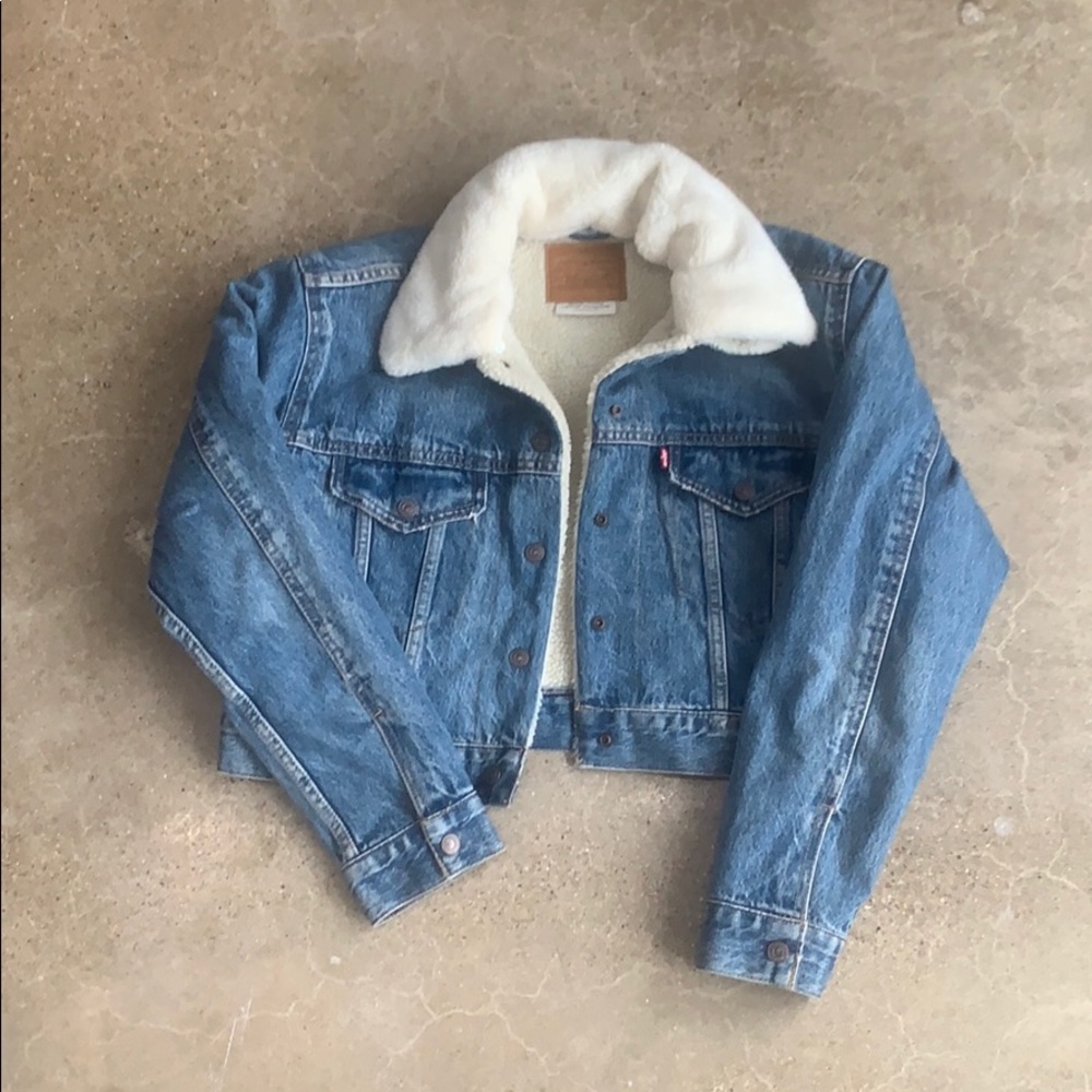 levi’s cropped sherpa jacket